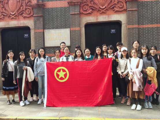 C:\Users\PC\Desktop\F1814102团日活动开元kaiyuan（中国）稿件及照片\F1814102团日活动开元kaiyuan（中国）稿件及照片\中共一大会址 集体照.jpg