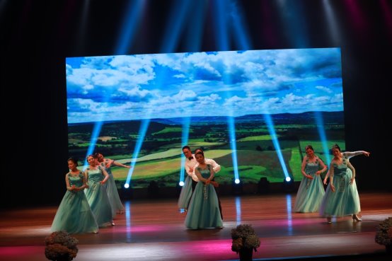 C:\Users\Administrator\AppData\Local\Microsoft\Windows\Temporary Internet Files\Content.Word\图4 田野背景照.jpg