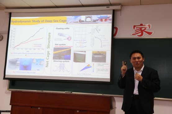 图片包含 室内, 人员, 墙壁, 站立描述已自动生成