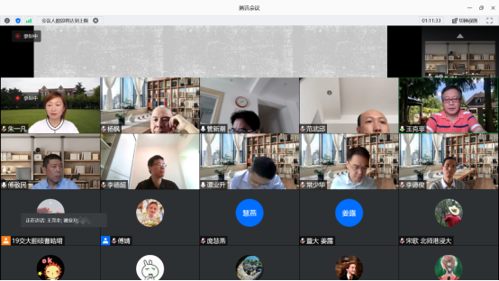 电脑游戏的截图

描述已自动生成