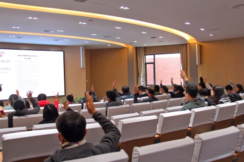 会议室里的人们中度可信度描述已自动生成