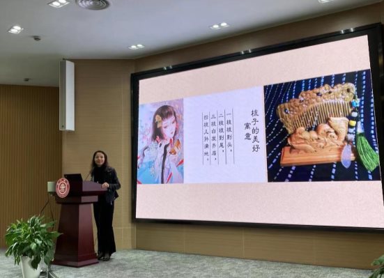 房间里的电视
低可信度描述已自动生成